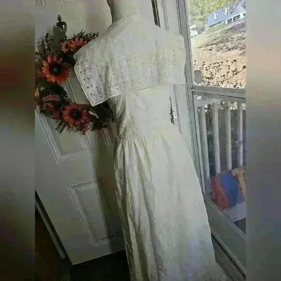 Vintage button Front Maxi dress white Eyelet capelet size s - Picture 5 of 5